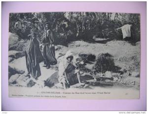 COLOMB-BECHAR    Femmes des Beni-Guil lavant dans l'Oued Béchar