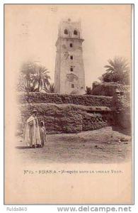 CPA.  BISKRA.       Mosquée dans la vieille ville.            1904-17.       (Animée)