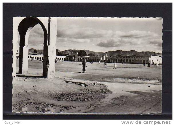 ALGERIE Colomb Béchar Place Luteaud, ed Delayance, CPSM 9x14, 1958