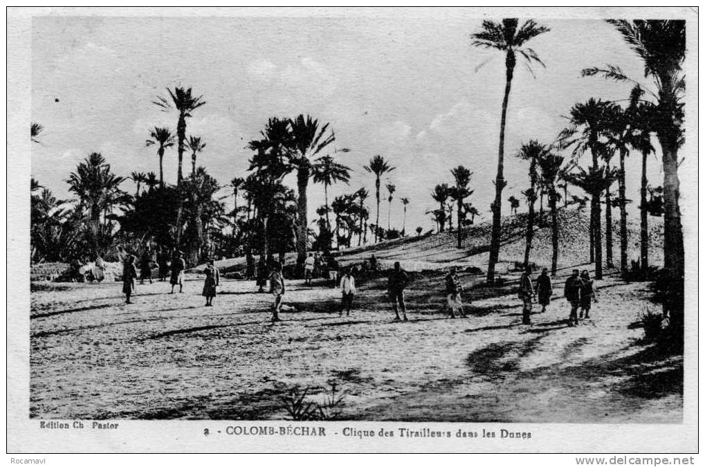 CPA - ALGERIE - COLOMB BECHAR - Clique des tirailleurs dans les dunes - N°2 - Edition Pastor - Circulée en 1930