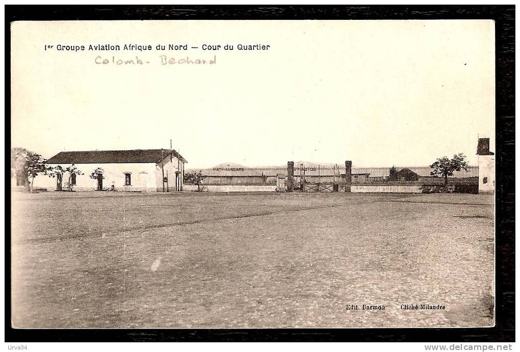 CPA AFRIQUE -VILLAGES D'ALGÉRIE- COLOMB-BECHARD- 1er GROUPE D'AVIATION  LA COURS DU QUARTIER-