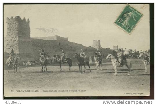 ALGERIE COLOMB-BECHAR  /  cavaliers du Maghzen devant le Ksar