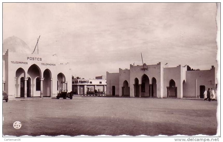 Algérie - Colomb-Béchar - La poste et la Mairie (voitue, automobile, Jeep)