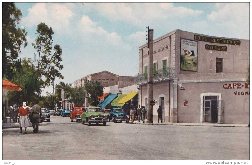 Colomb-Béchar.- (Saoura) L´ Avenue Poincaré - (203 Peugeot - Simca Aronde + Frégate avec calandre robri rare)