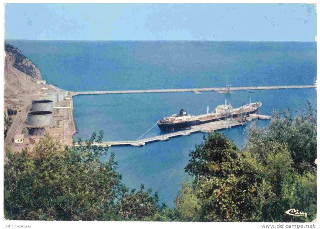 BEJAIA Algérie  le port pétrolier  ( tanker bateau cargo navire )