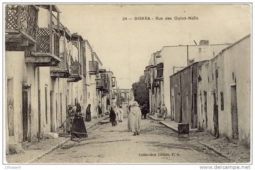 Carte Postale Ancienne Algérie -  Biskra. Rue des Ouled Naïls