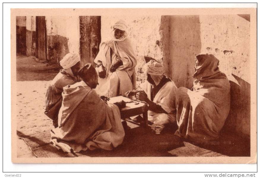 1139  -  BISKA  -  Une partie de Domino