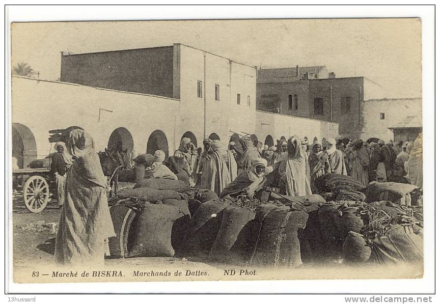 Carte Postale Ancienne Algérie. Biskra - Marchands de Dattes - Commerce, Fruits