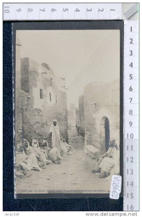 V08662 BISKRA UNE RUE UOMINI COSTUMI FOLKLORISTICI FOLCLORISTICI