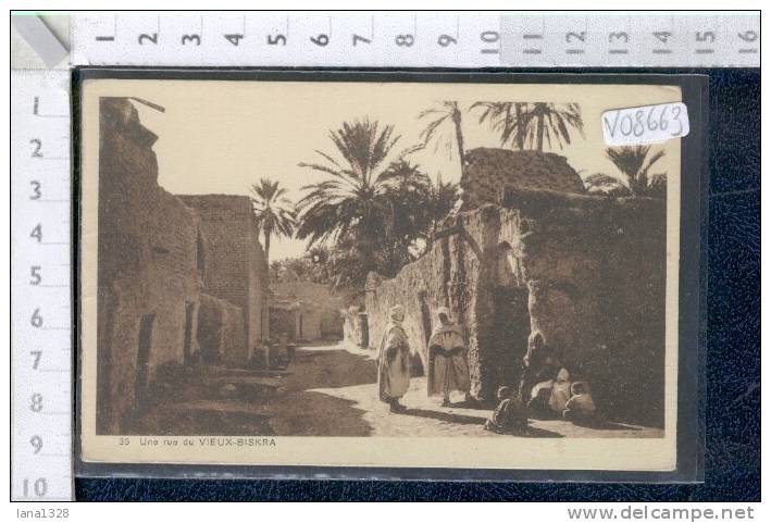 V08663 BISKRA UNE RUE COSTUMI FOLKLORISTICI FOLCLORISTICI