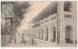 ALGERIE BISKRA Animation dans la rue devant    L' HOTEL du SAHARA     Neuf en 1907
