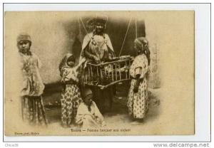 006218  -   Biskra  -  Femme berçant son enfant