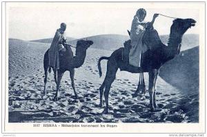 1117. BISKRA - Méharistes traversant les Dunes