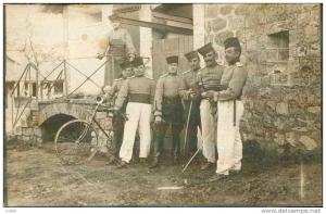 Algérie Constantine 1909 carte-photo Militaires  éditeur photo Populaire bicyclette Très animée Postage inclus/Europe