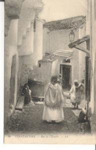 CPA  CONSTANTINE - Rue de l' échelle  - animée