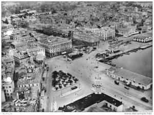 BONE - GRANDE PHOTO - UN COIN DU PORT - PLACE DES GARGOULETTES - GARE