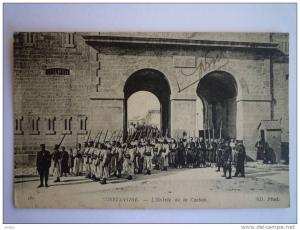 CONSTANTINE  (Algérie)    L'entrée de la  CASBAH  -  TB animation  XXX