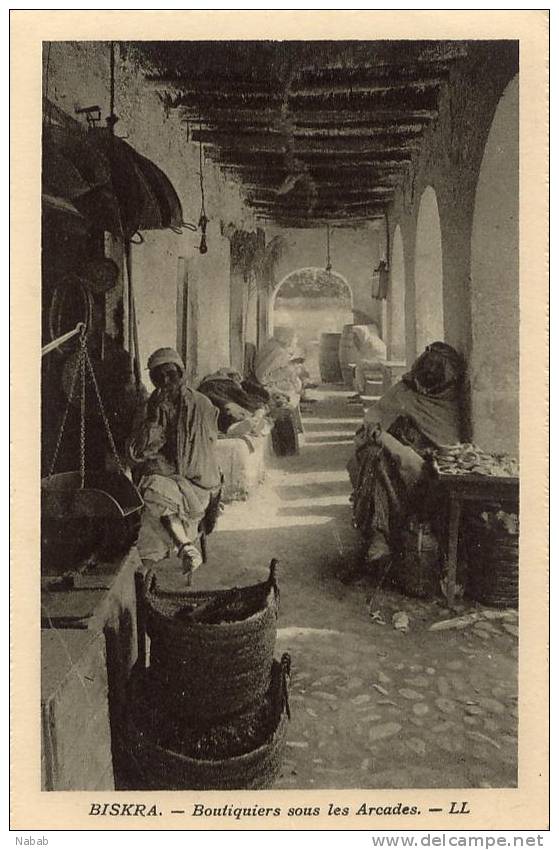 NK-BI 042-Algérie-Biskra-Boutiq uiers sous les Arcades-L.L.