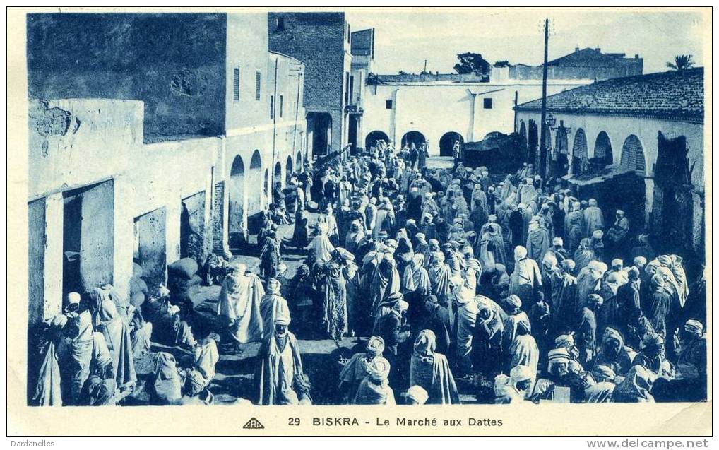 2450-  Foule au marché aux dattes de Biskra