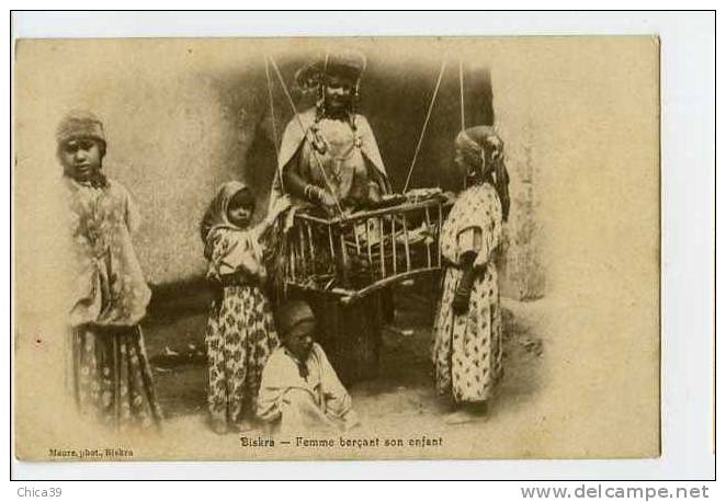 006218  -   Biskra  -  Femme berçant son enfant