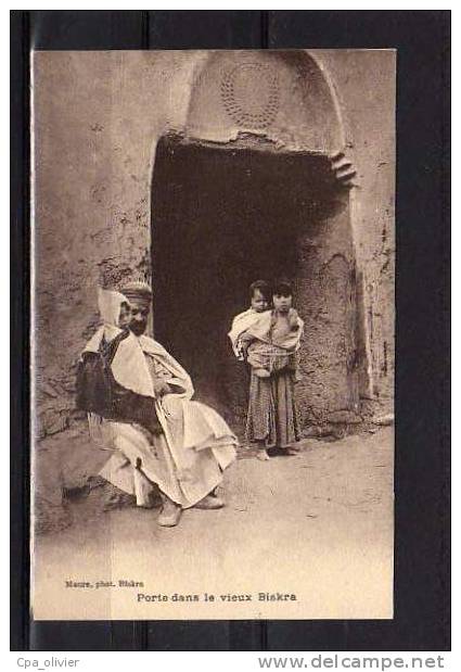 ALGERIE Biskra Porte dans le Vieux Biskra, bien animée, ed Maure, 190?
