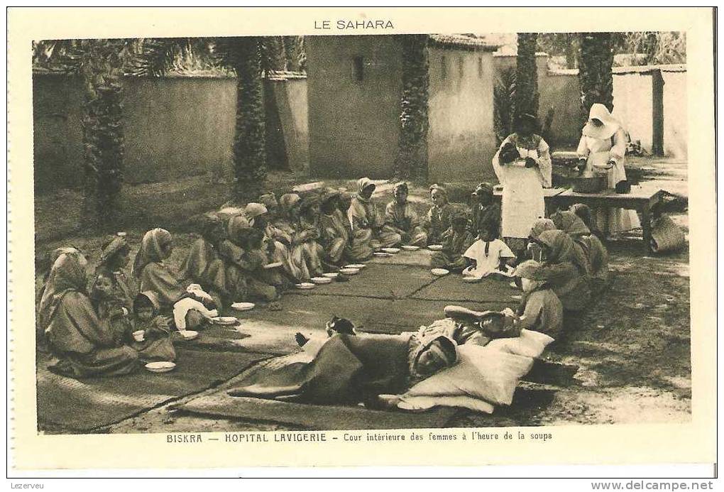 CPA SAHARA BISKRA HOPITAL LAVIGERIE COUR INTERIEUR DES FEMMES