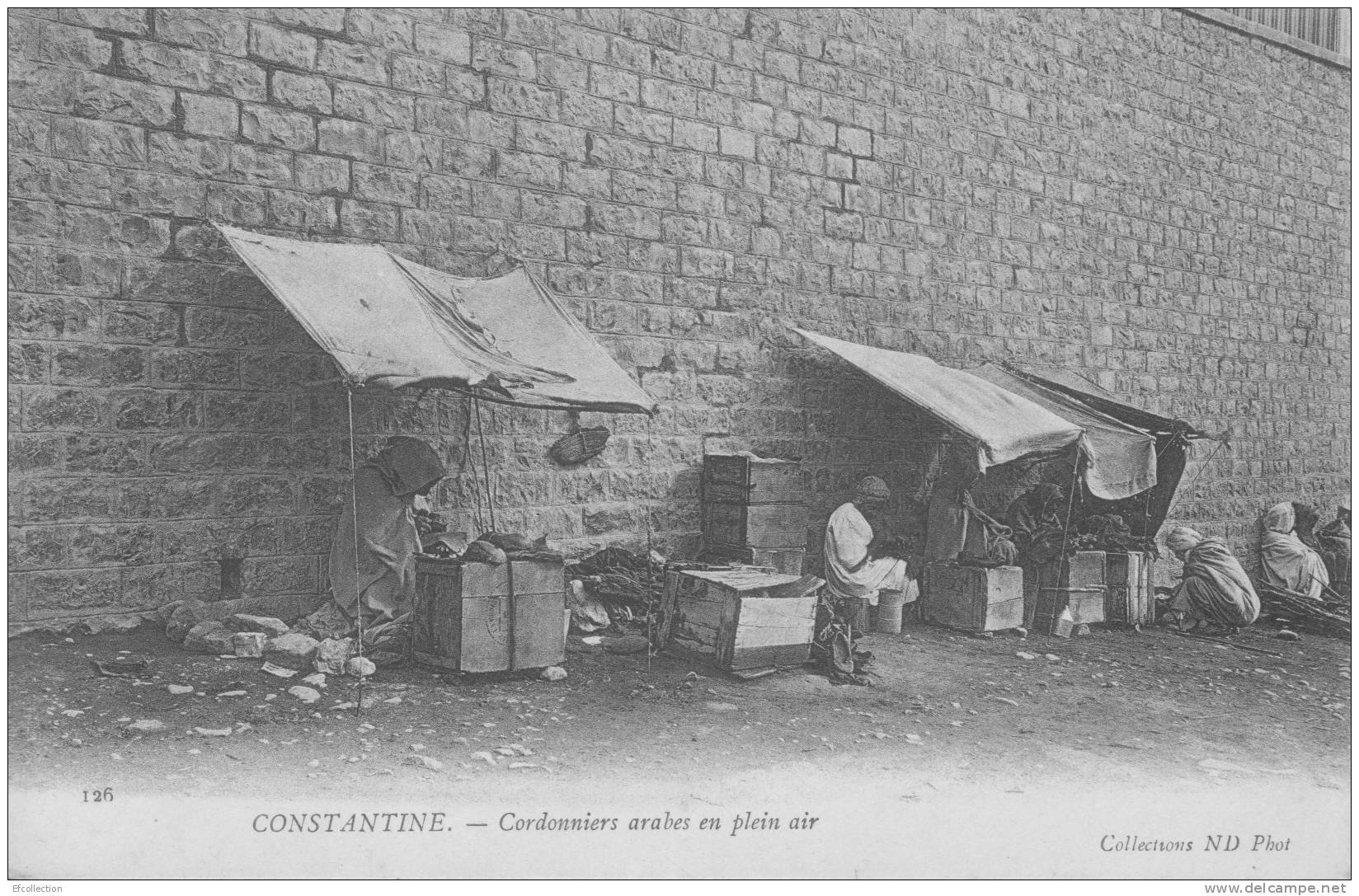 CONSTANTINE - ALGERIE - CORDONNIERS ARABES EN PLEIN AIR - métiers - artisanat - collection ND. photo