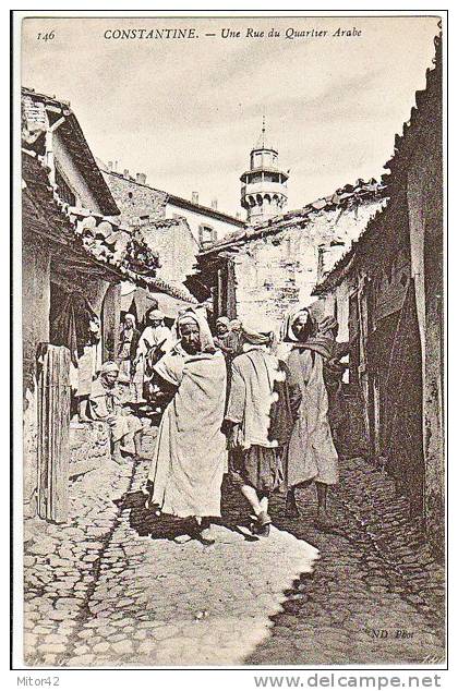 4-Costantine-Algerie Francaise-Une Rue  du Quartier Arabe-Animé-v.1906 x Paris-Timbre 5c. France.