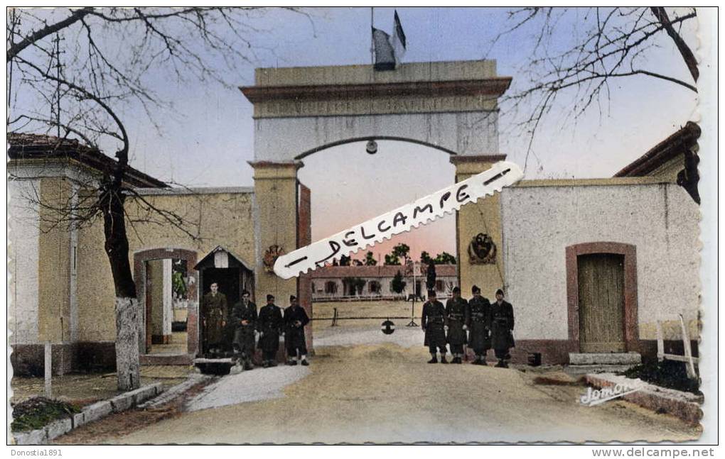 ALGERIE  Constantine Quartier Gallifet du 67eme régiment d'artillerie   . 9x14 dentelée , glaçée ,