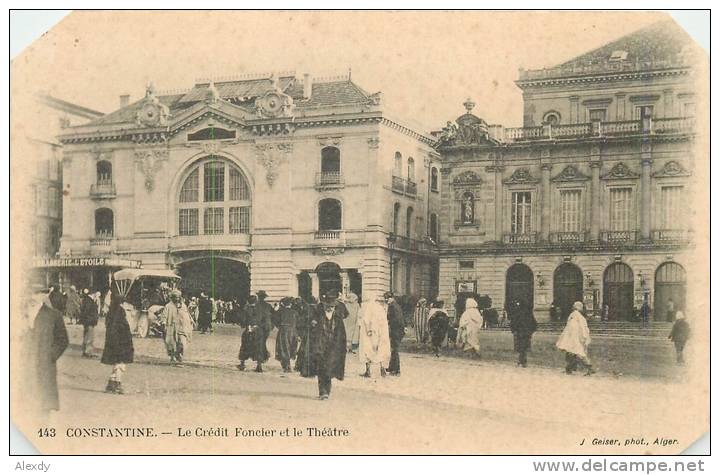 NEW CPA  CONSTANTINE *** LE CREDIT FONCIER ET LE THEATRE *** CARTE BISEAUTEE AUX ANGLES