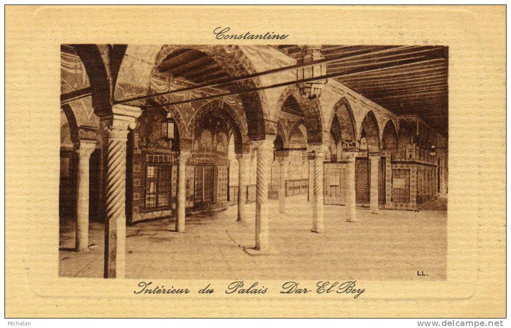 CPA   ALGERIE--CONTANTINE---INT ERIEUR DU PALAIS DAR-EL.BEY---CONTOUR GAUFRE ?---1920