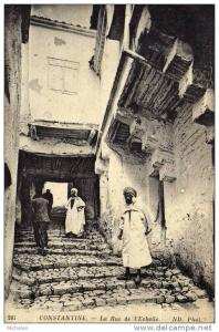 CPA    ALGERIE ---CONSTANTINE---LA RUE DE L'ECHELLE---TAMPON VIOLET      3e REGIMENT DE ZOUAVES....  ---1916 ?