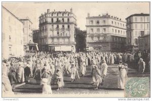 CPA ALGERIE CONSTANTINE La Place Nemours Un Jour de Fête arabe