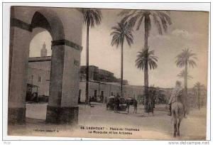 LAGHOUAT  Place du chameau la mosquée et les arcades