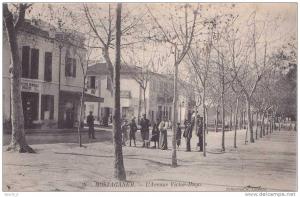 Mostaganem.- (Oran  Algérie)  L' Avenue Victor Hugo  - (belle animation  commerce herboristerie médicinale droguerie)