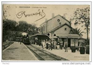MOSTAGANEM L´arrivée d´un train( tres animée)