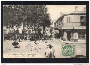CPA - ALGERIE - MOSTAGANEM - Place Gambetta, Magasin du Tisserand - Marchands de tissus N°38 LL