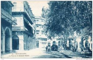 Mostaganem - La Place et le Grand Hôtel.