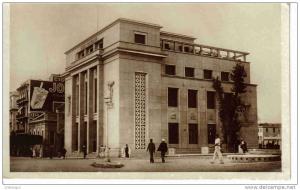 Mostaganem Le Palais Consulaire et l´Avenue du 1er de Ligne Pub Cigarettes JOB écrite année ?