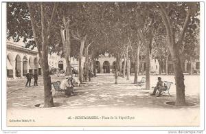 carte postale     MOSTAGANEM     place de la république