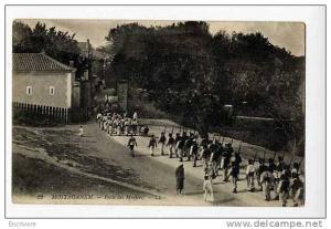 cpa MOSTAGANEM porte des medjers -deplacement de militaires --LL32 -tampon militaire au dos