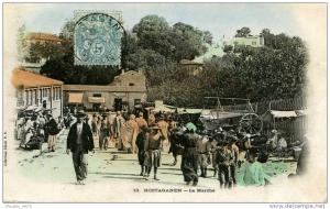 MOSTAGANEM...LE MARCHE....CPA TRES  ANIMEE...