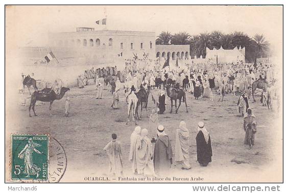 ALGERIE.CONSTANTINE OUARGLA.FANTASIA SUR LA PLACE DU BUREAU ARABE