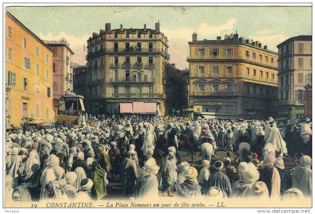 CONSTANTINE / LA PLACE NEMOURS UN JOUR DE FETE ARABE