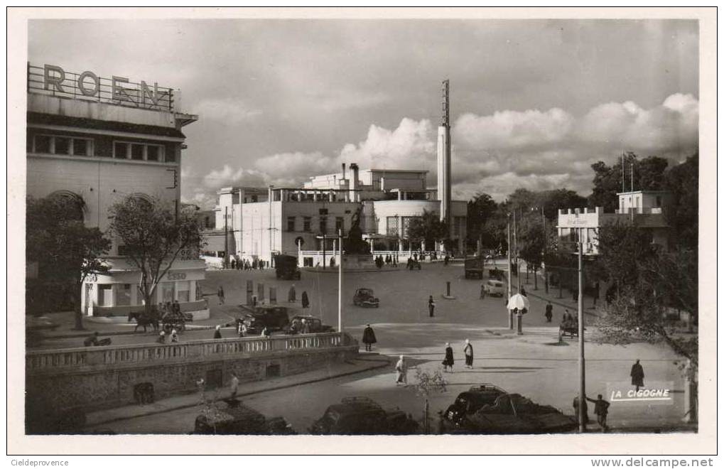 CONSTANTINE. Place Lamoricière. (Citroën, station ESSO, enseigne 