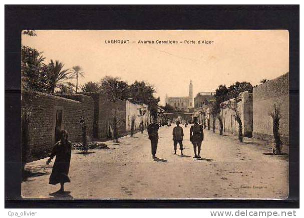 ALGERIE Laghouat Avenue Cassaigne, Porte d'Alger, animée, ed Lougassi, 192?