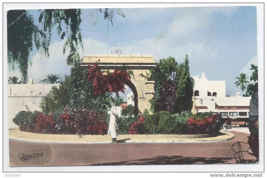 JP . ALGERIE  . LAGHOUAT  . porte des anciens  remparts  .