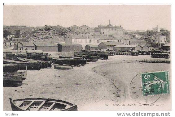 MOSTAGANEM 60 LE PORT LL (EMBARCATIONS ET TONNEAUX SUR LA PLAGE) 1910