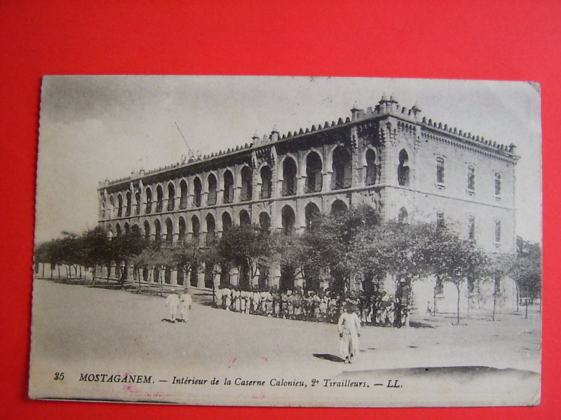 CPA MOSTAGANEM - Intérieur de la caserne Calonieu, 2° tirailleurs 1917
