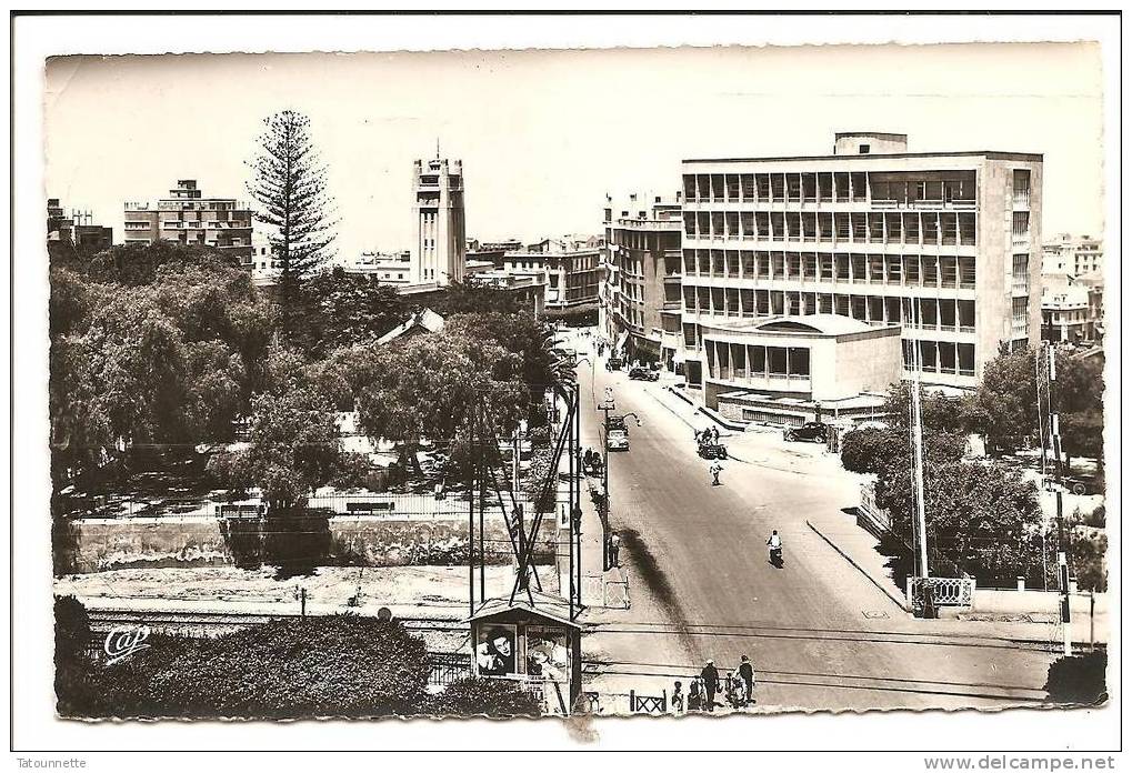 CPSM Mostaganem . L'Avenue Anatole-France (Passage à Niveau)